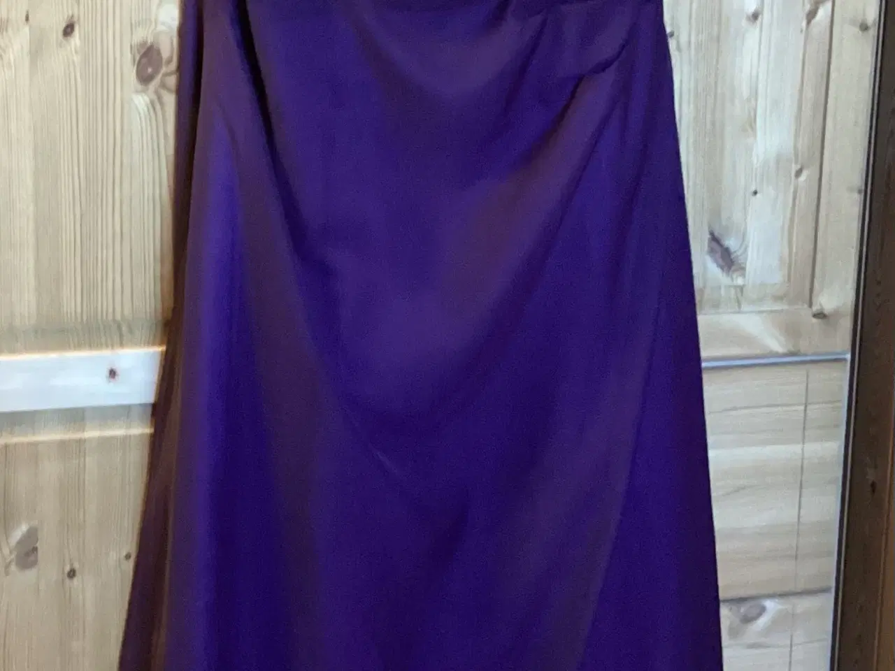 Billede 5 - Flot mørk lilla Galla/Selskabskjole str. 54