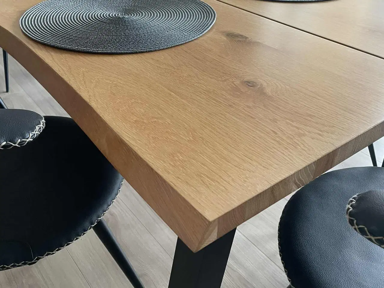Billede 2 - Flot spisebord med 2 tillægsplader 