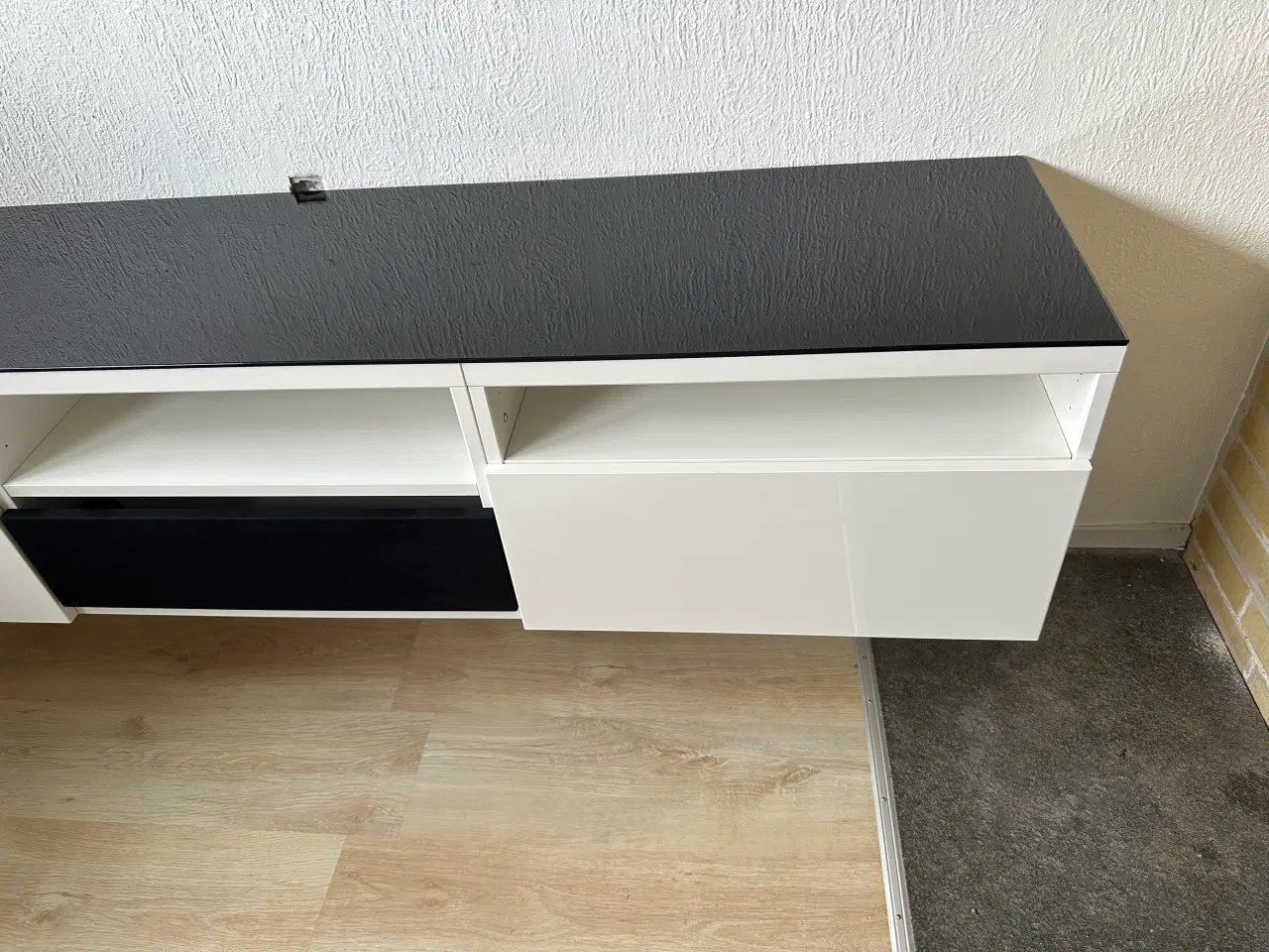 Billede 2 - BESTÅ TV-bord fra IKEA sælges