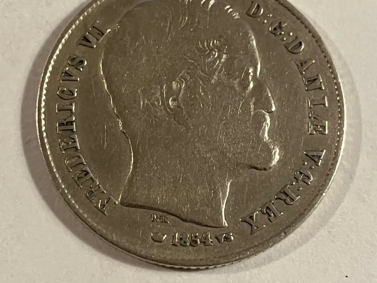 Billede 2 - 1/2 Rigsdaler 1854 VS - Renset?