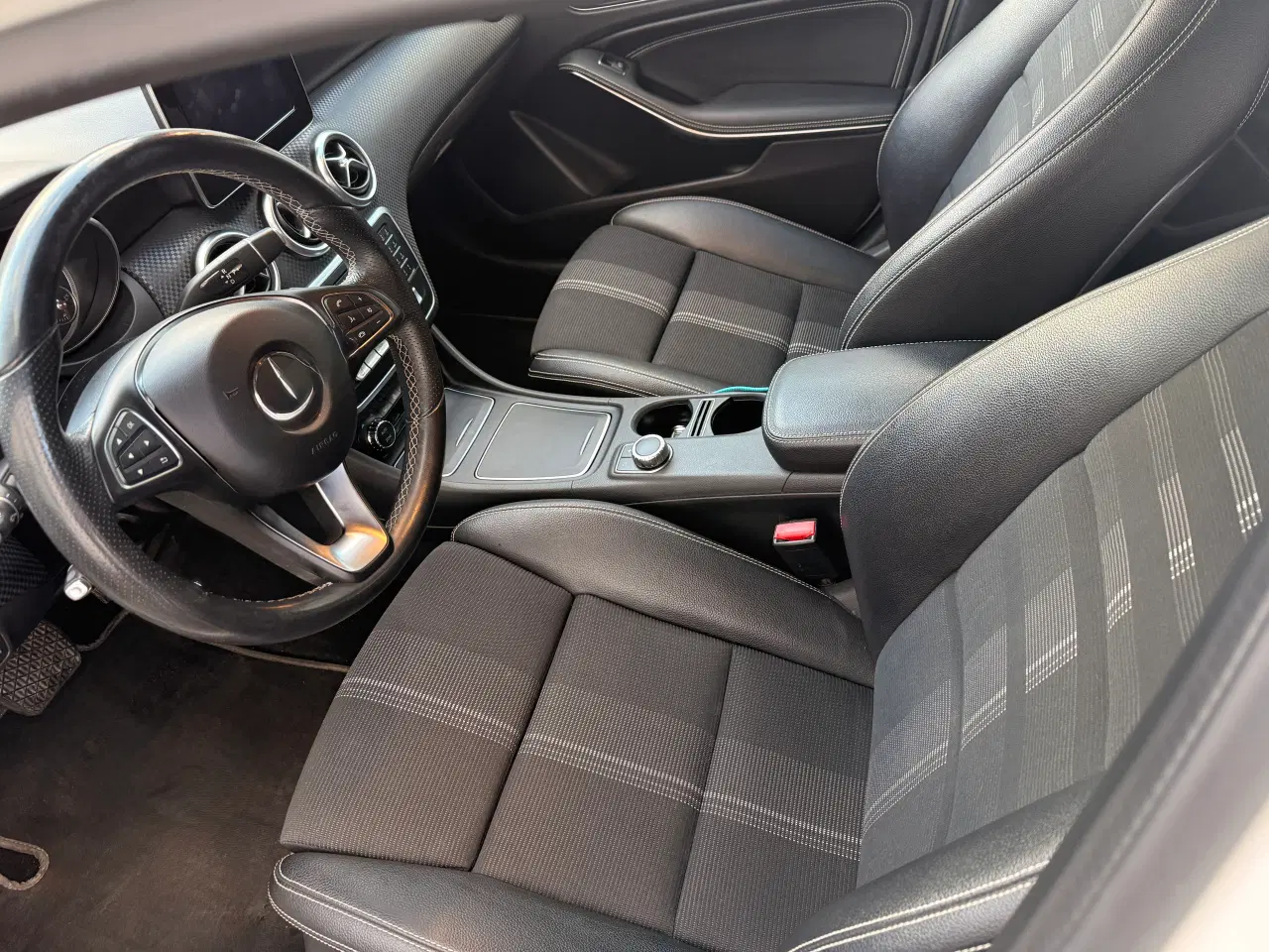 Billede 6 - Lækker yderst velholdt Mercedes A200D