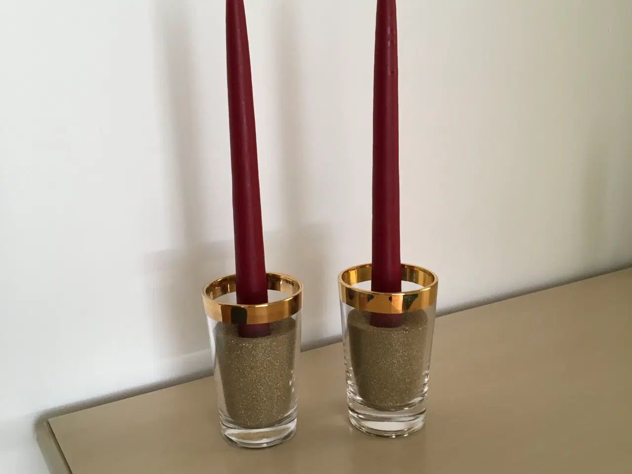 Billede 7 - 2 fine elegante lysestager med guldkant fra Ilum.