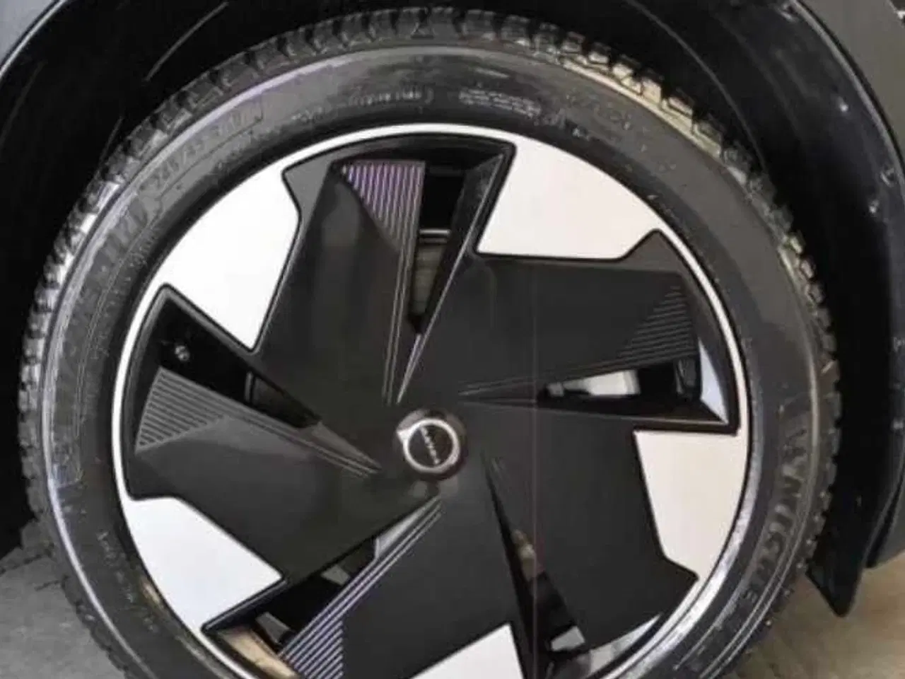 Billede 1 - Volvo EX30 R19 pigdæk 