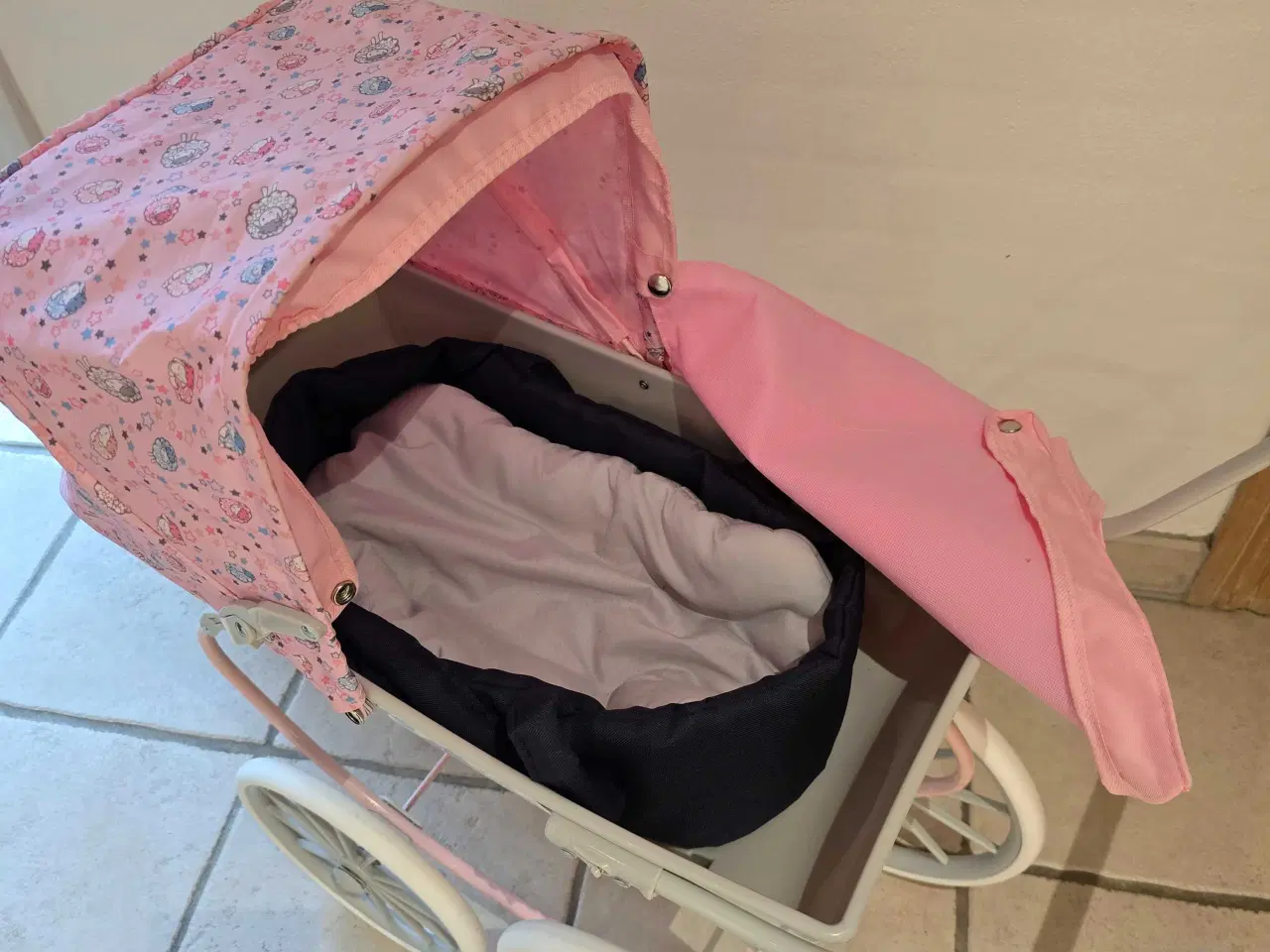 Billede 4 - Dukkevogn  med lift.