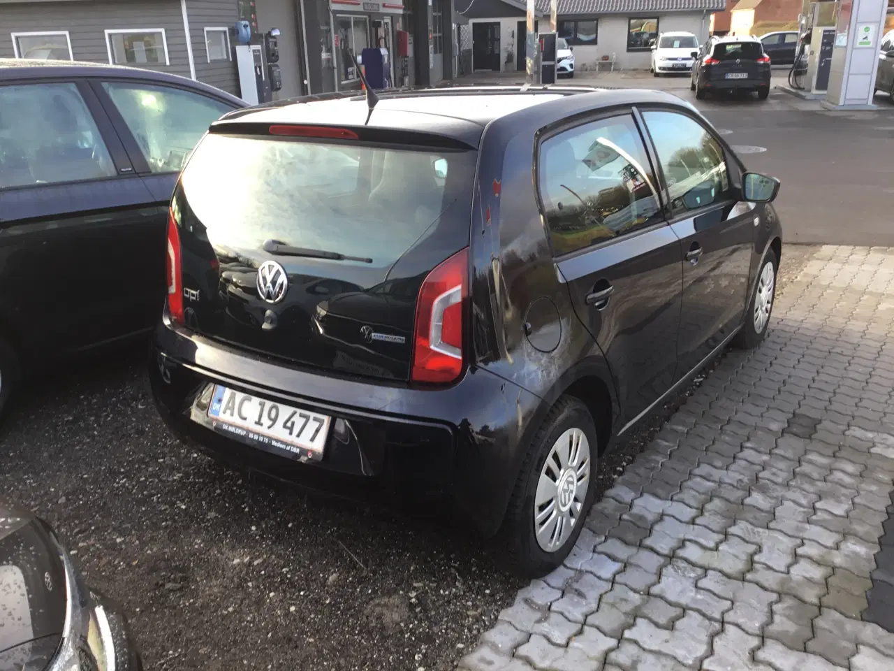 Billede 3 - Vw up 1.0 tsi 75 hk sortmetal synet 10/2024 naviga