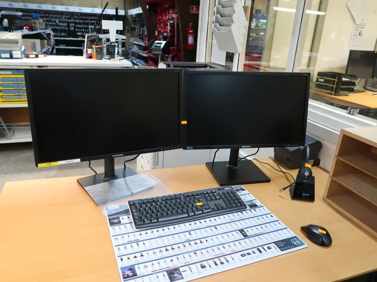 Billede 1 - 2 stk. computerskærme SAMSUNG, bonprinter, tastatur, mus, computer, headset