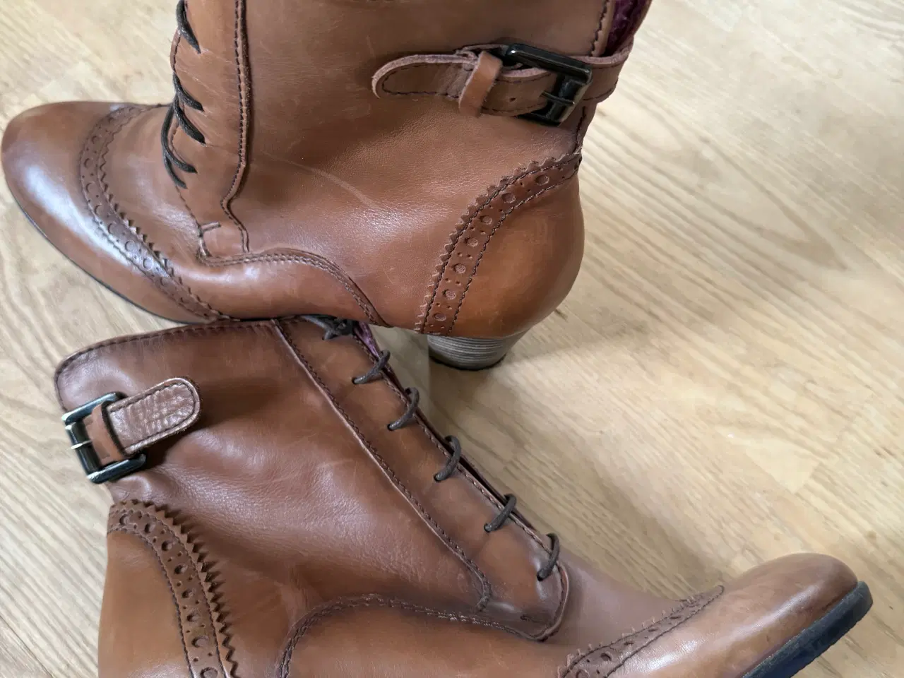 Billede 5 - ECCO STØVLETTER. LIDT SJOVE