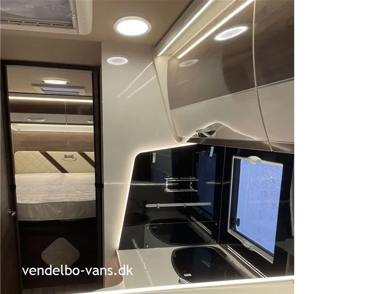 Billede 5 - 2026 - McLouis Mc4 879 G   Centralseng med stor garage - Automatgear