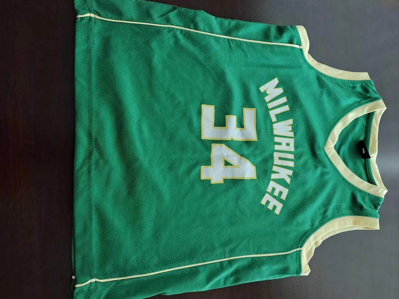 Billede 1 - Basket sæt str.140