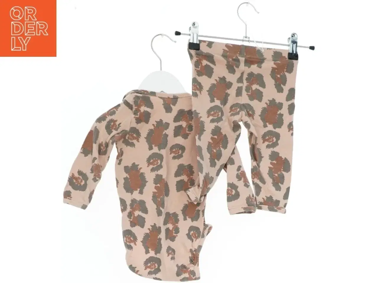 Billede 2 - Baby Sæt med Leopardmønster fra Krymmel (str. 68)