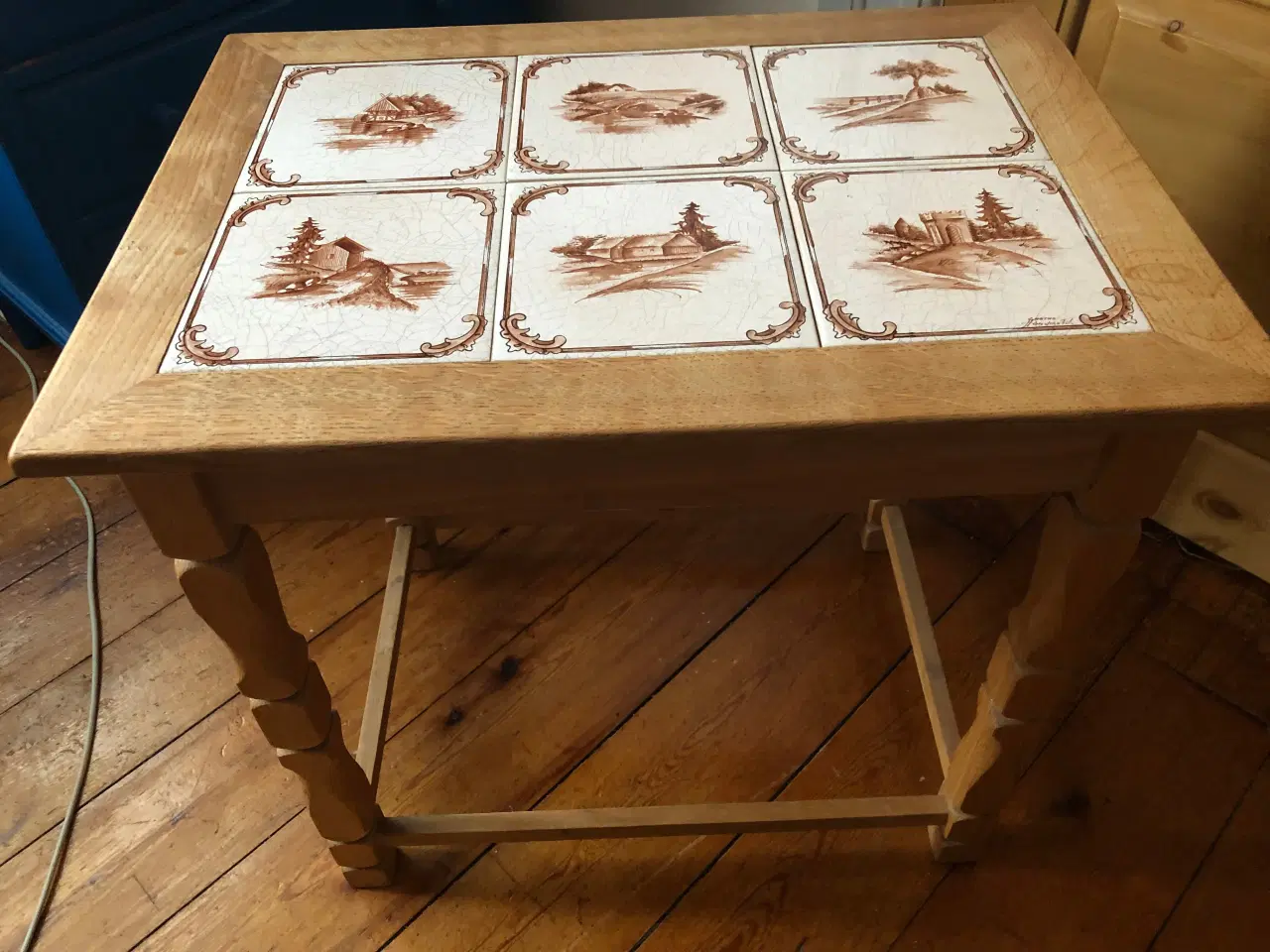Billede 2 - Lille kakkelbord,syret eg