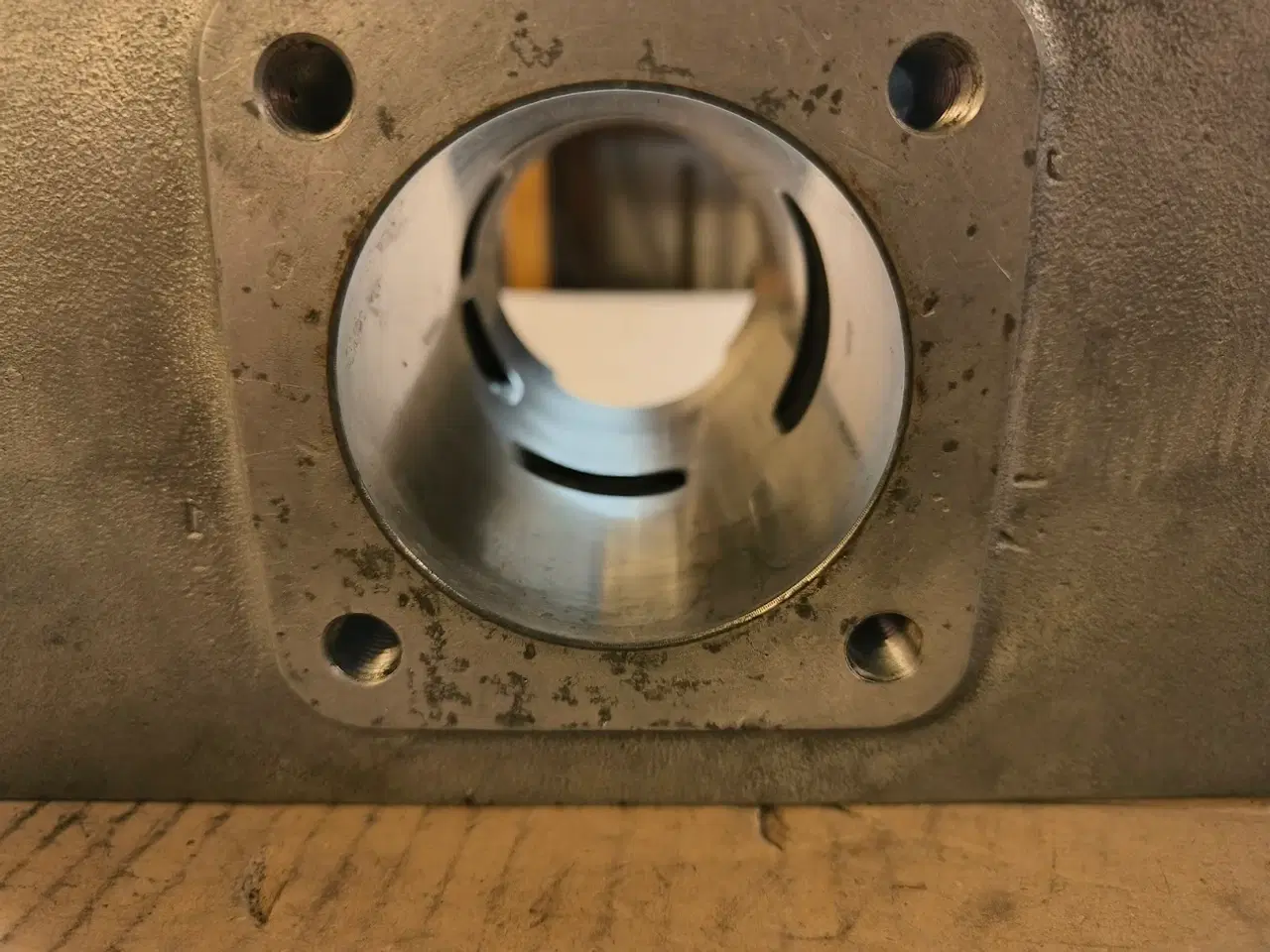 Billede 10 - Cylinder og stempel til suzuki gt 550