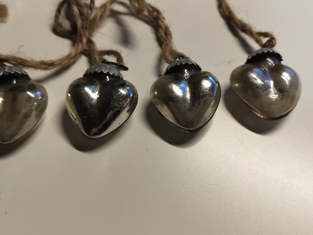 Billede 3 - Gammelt julepynt. Gamle glas jule hjerter og julek