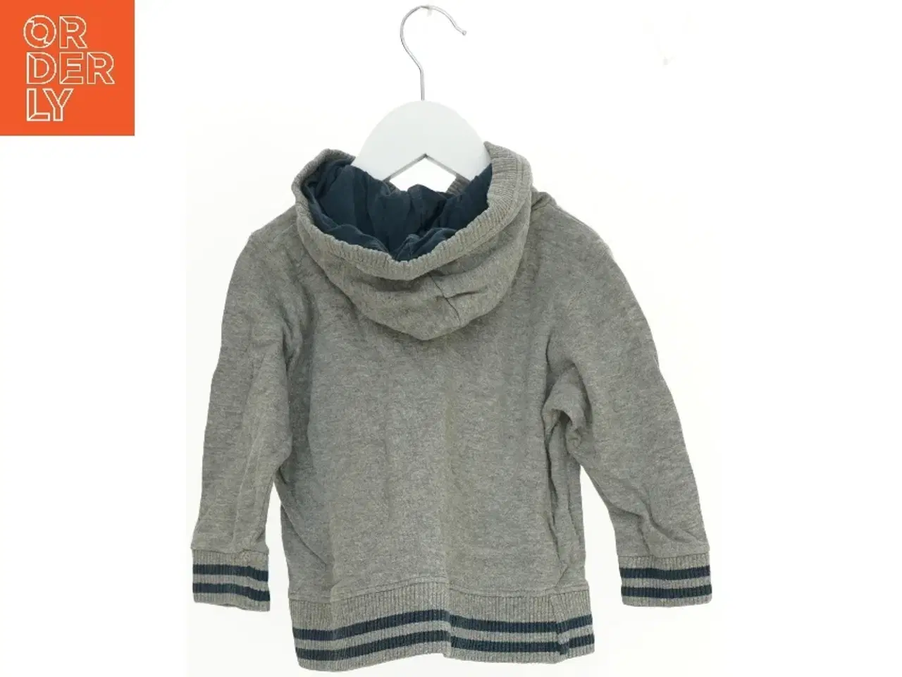 Billede 2 - Grå hættetrøje med ørne design fra Friends (str. 92)