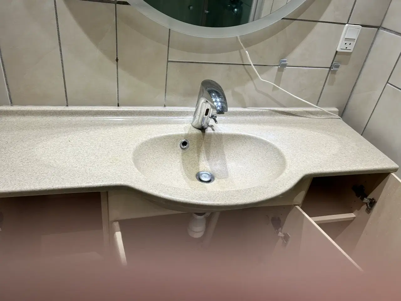 Billede 1 - Badeværelsesmøbler