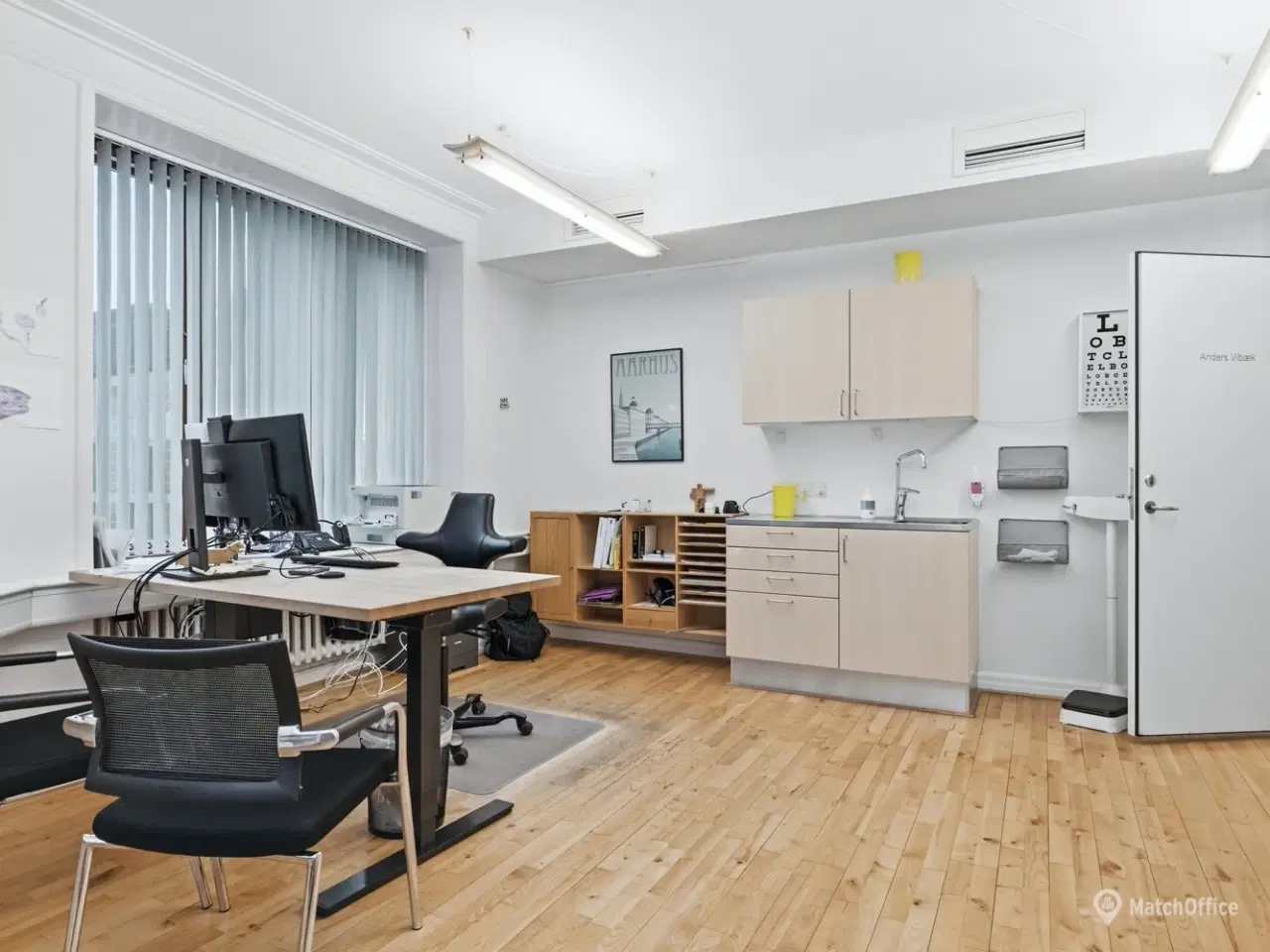 Billede 9 - Lyse kliniklokaler med central placering