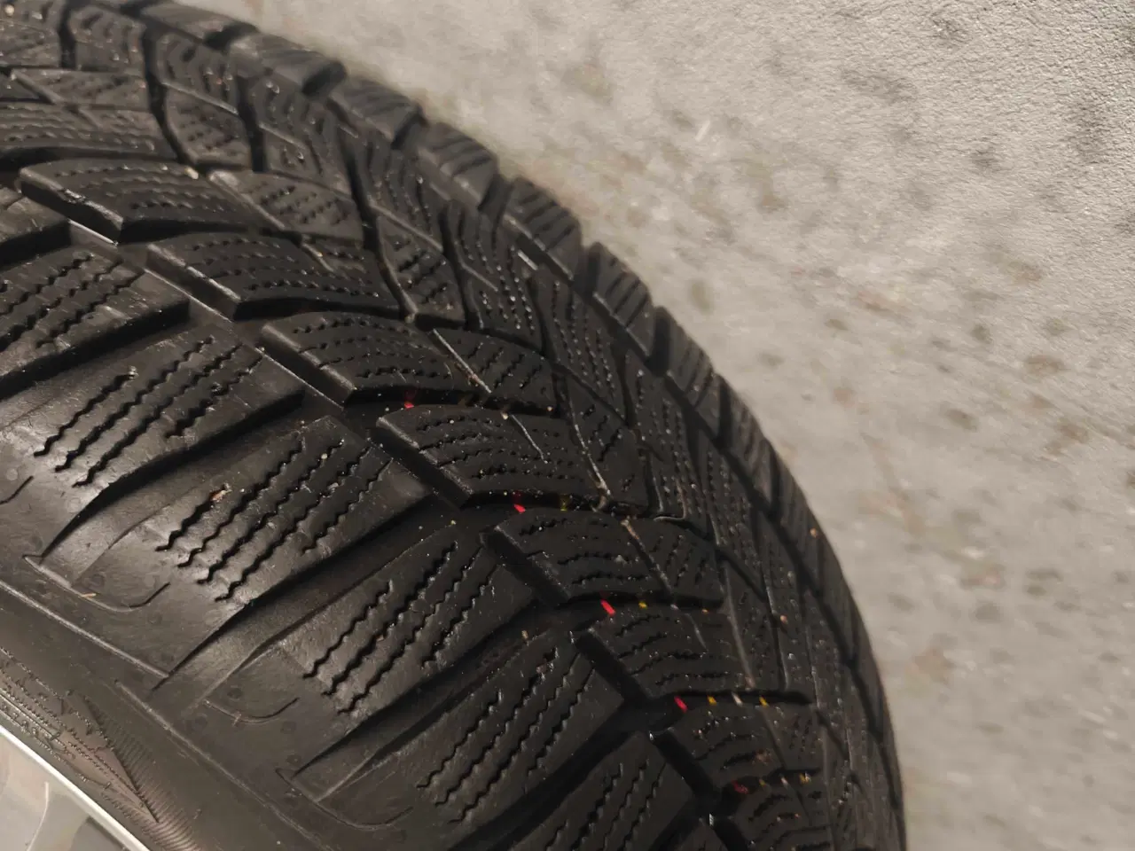 Billede 3 - 4 stk Vinterdæk 225/50R17 – Goodyear – God stand