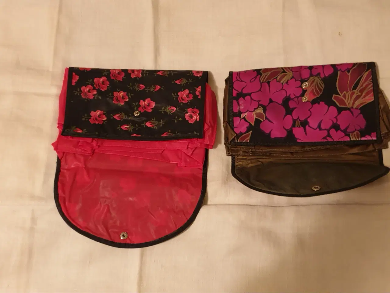 Billede 3 - Toilettaske & Retro strømpepunge m mange rum