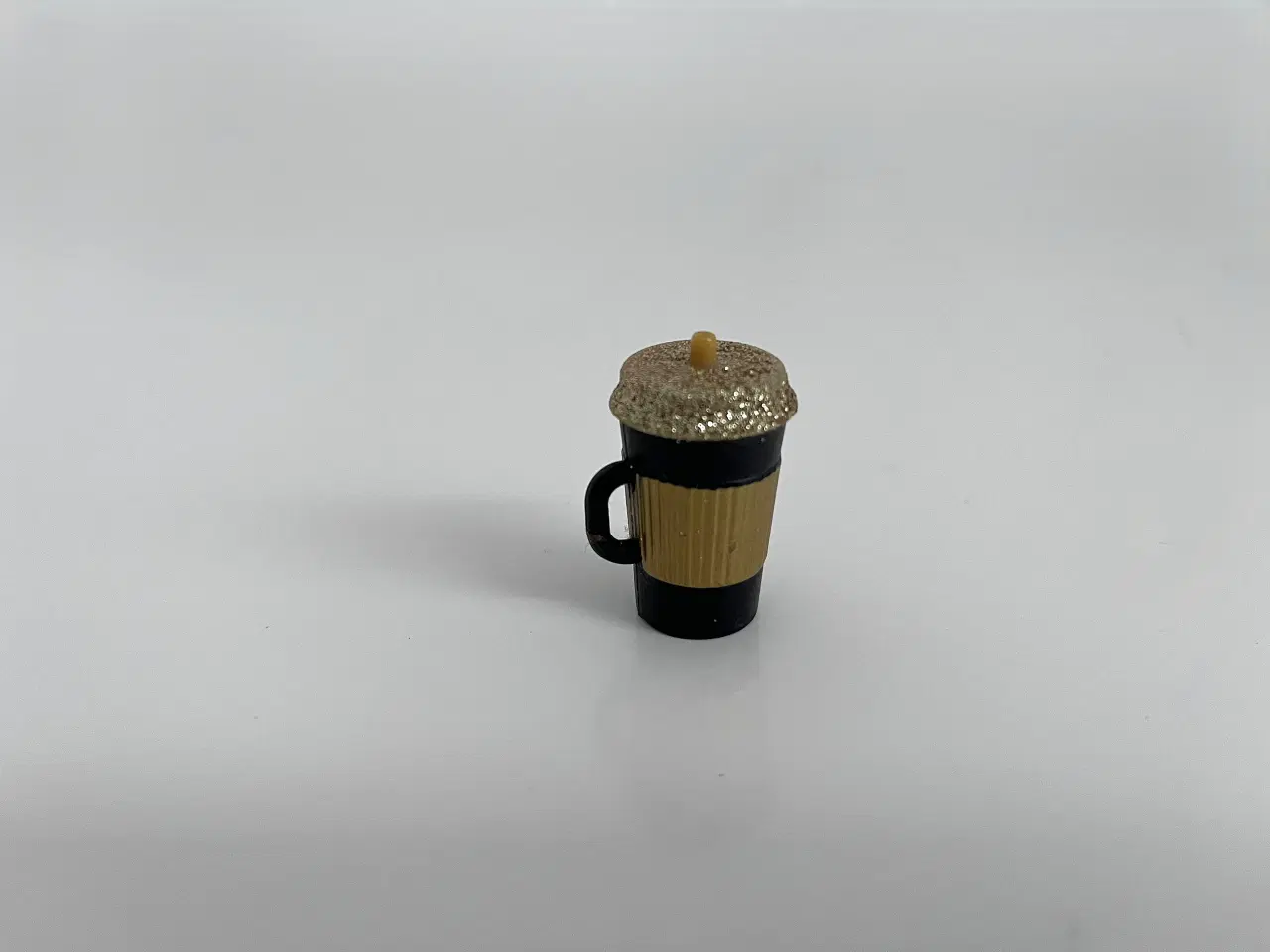 Billede 6 - L.O.L. Surprice Dukke inkl.tøj, sko, taske og krus