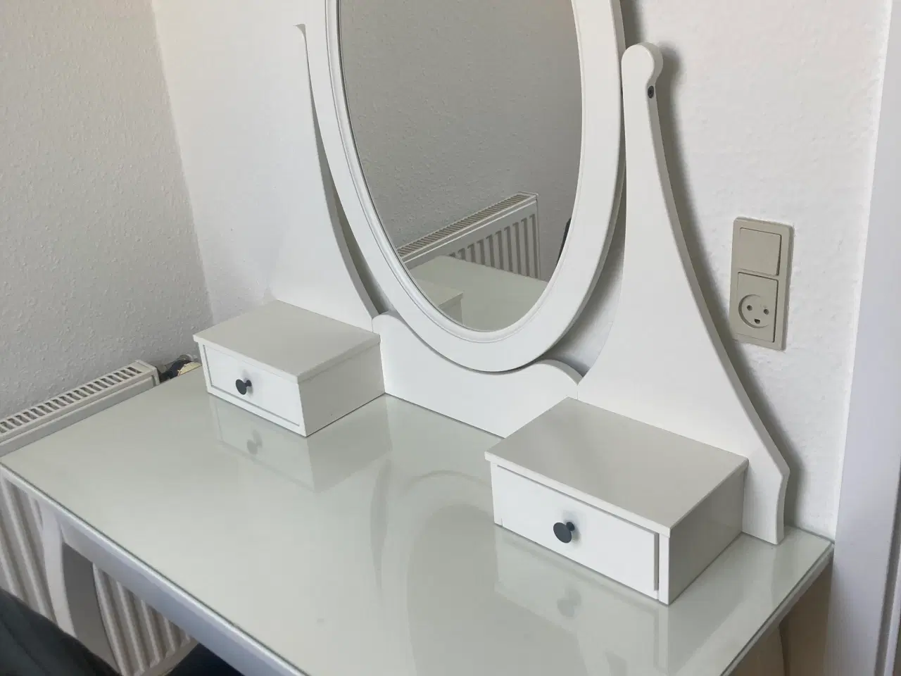 Billede 3 - Nyt sminkebord 