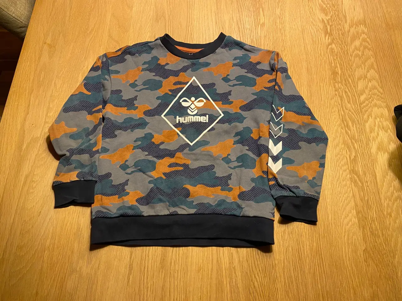 Billede 17 - Jakke Hummel, Tshirt Hummel 116, 