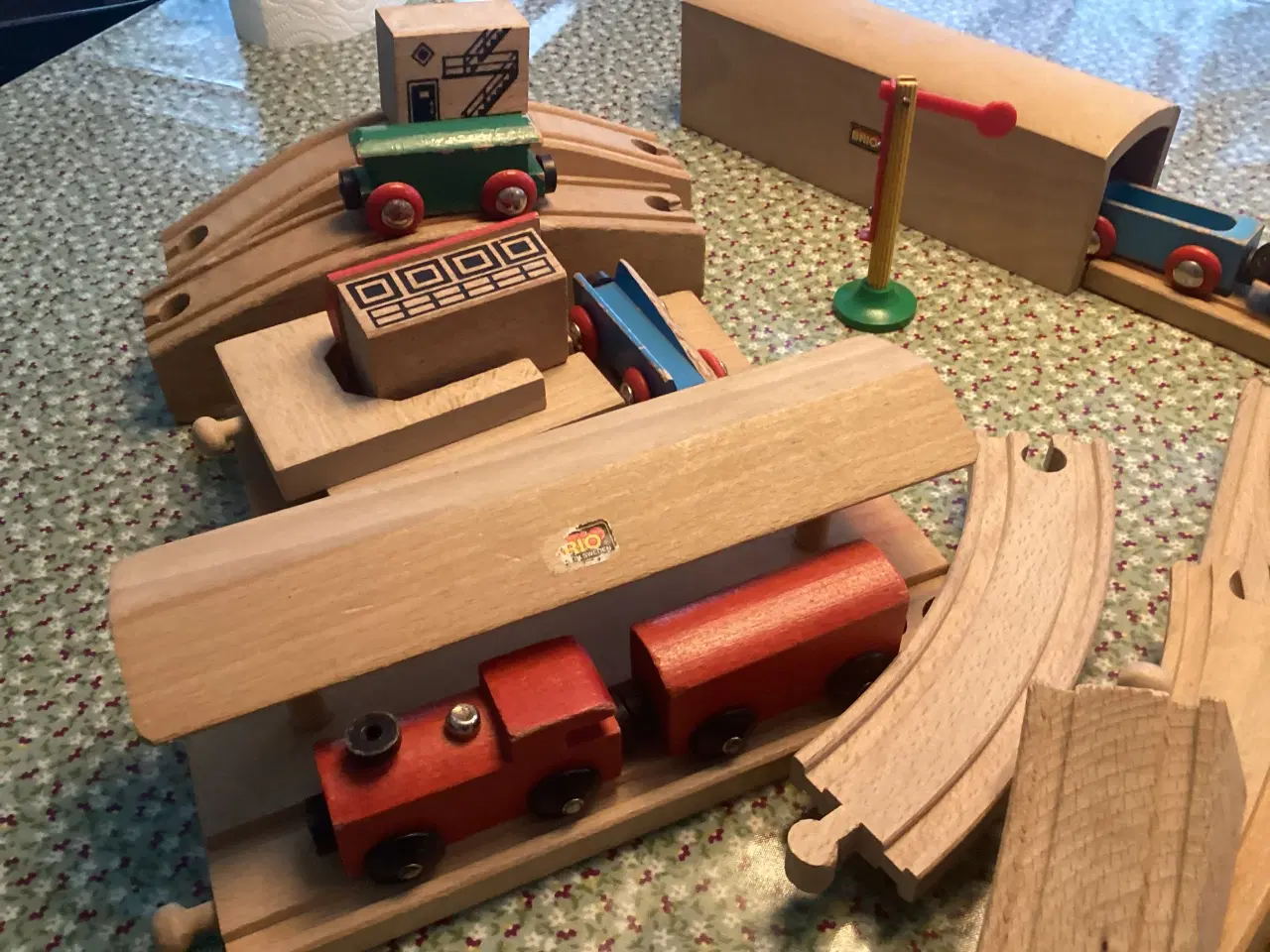 Billede 2 - Brio togbane inkl tog og vogne