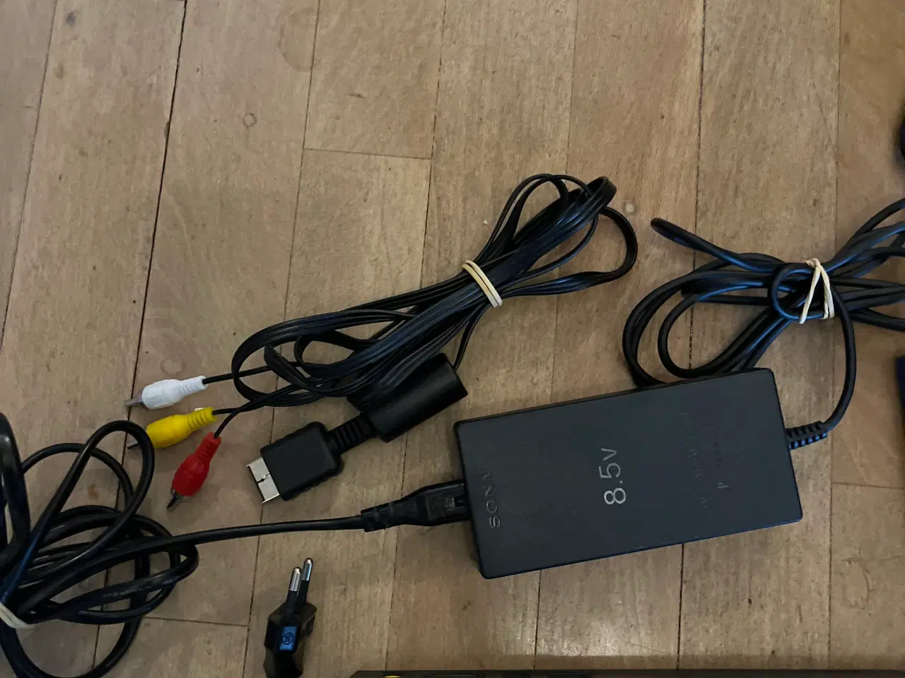 Billede 7 - PS2 med nye controllere og 8 Spil