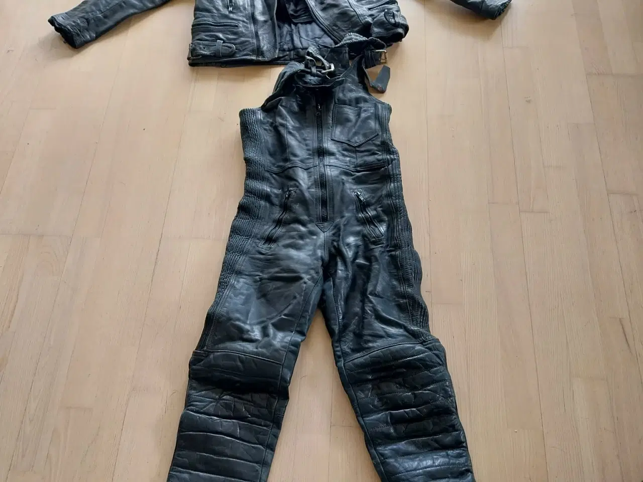 Billede 1 - Jakke + smækbuks str 48 kr. 450