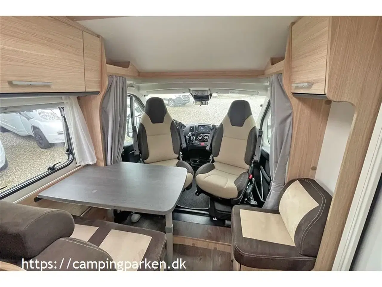 Billede 3 - 2020 - SunLight VAN V60   Kompakt autocamper med dobbeltseng og garage, kun kørt 33.600 km