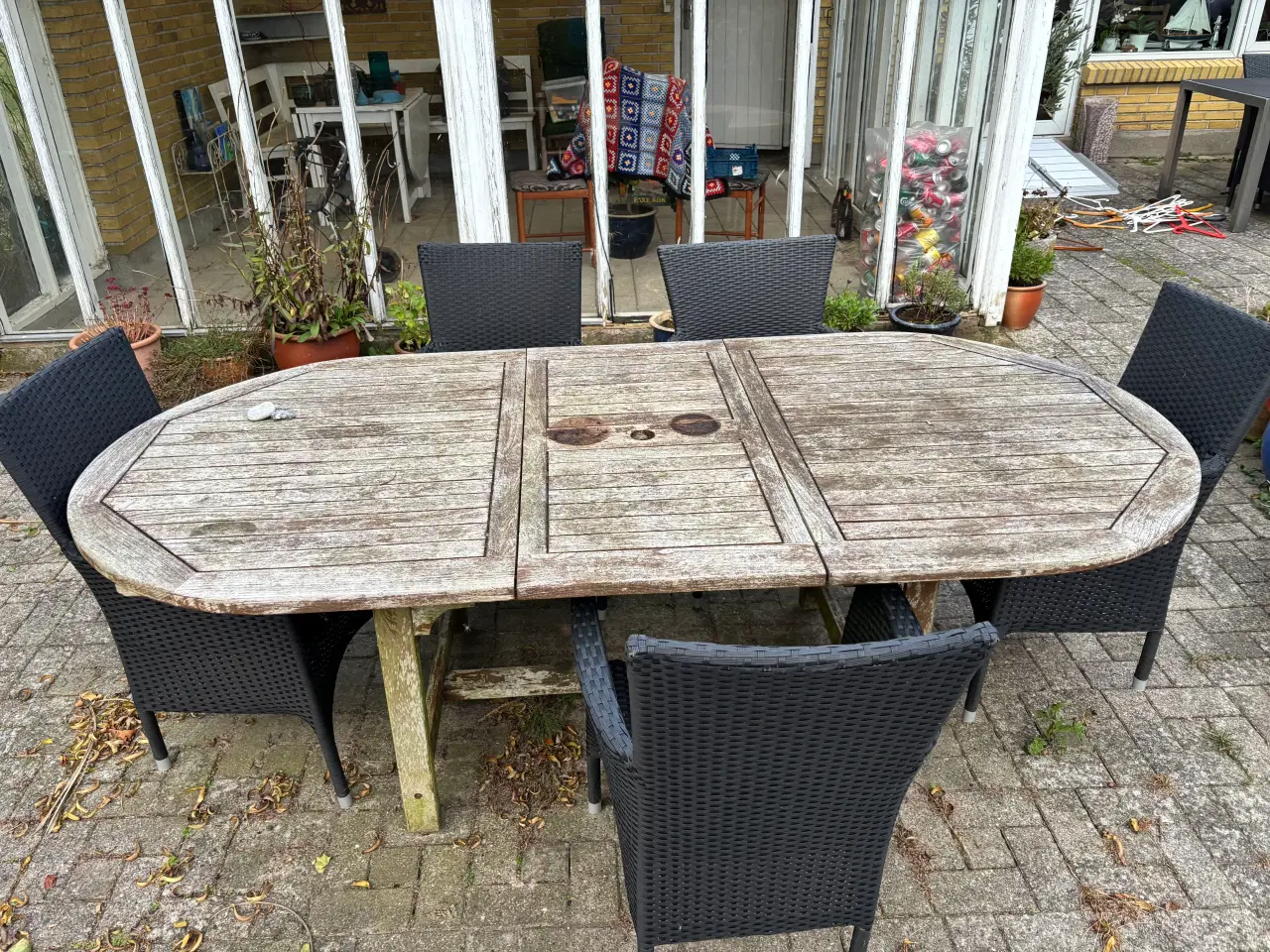 Billede 1 - Ældre Havebord i træ - uden stole