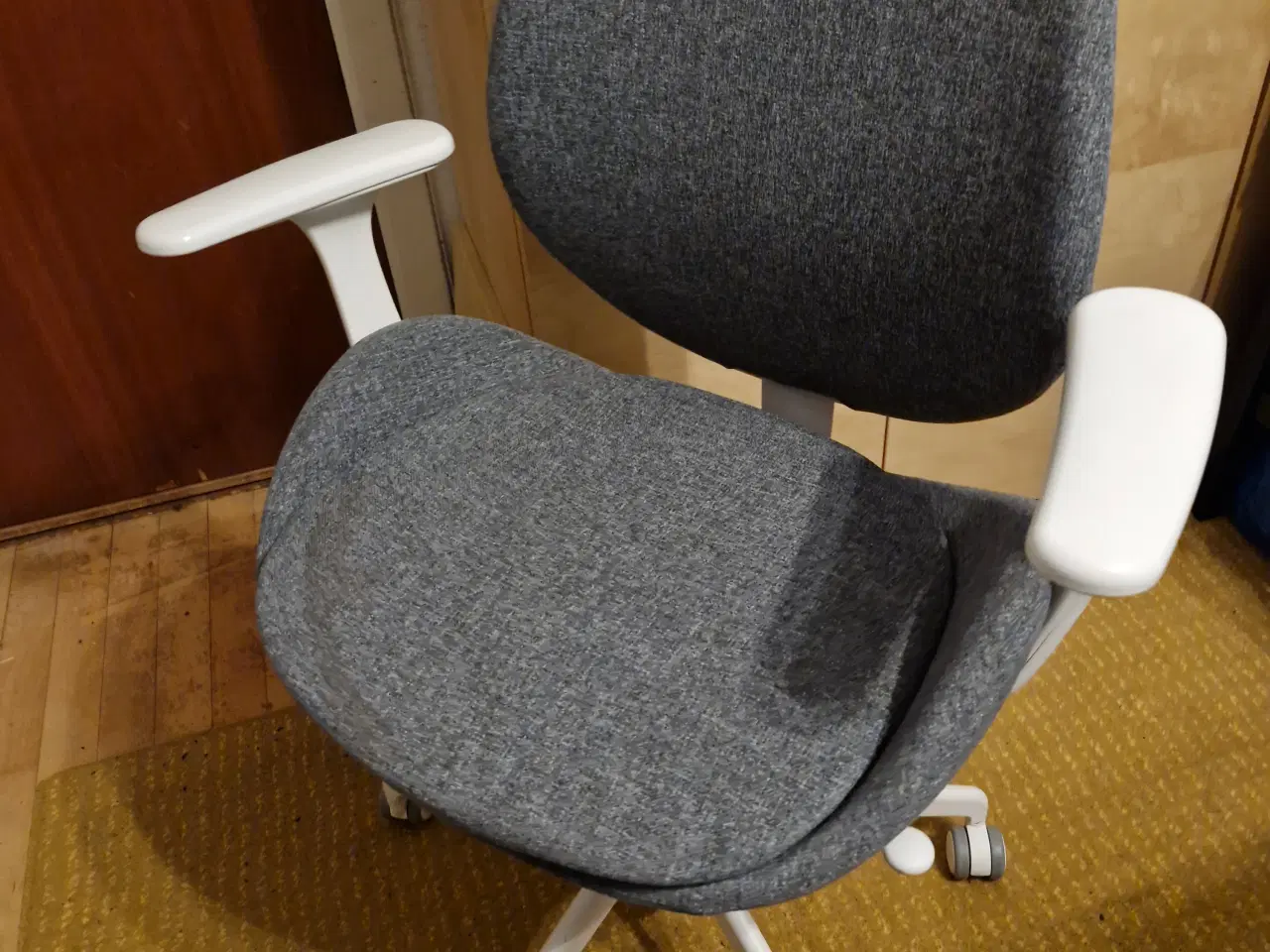 Billede 2 - HATTEFJÄLL Kontorstol m armlæn, Gunnared mellemgrå