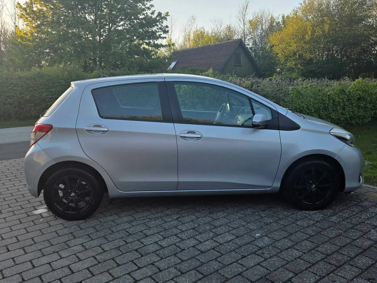 Billede 1 - Toyota yaris 1,3 benzin 2012