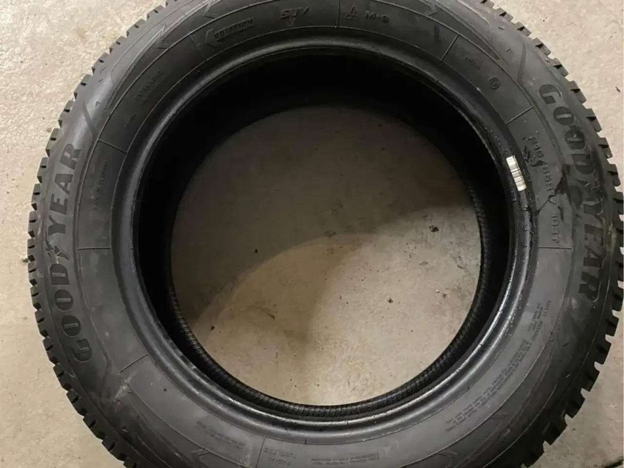 Billede 1 - 4 stk 215/65r17 vinter/pig dæk som kan afmonteres