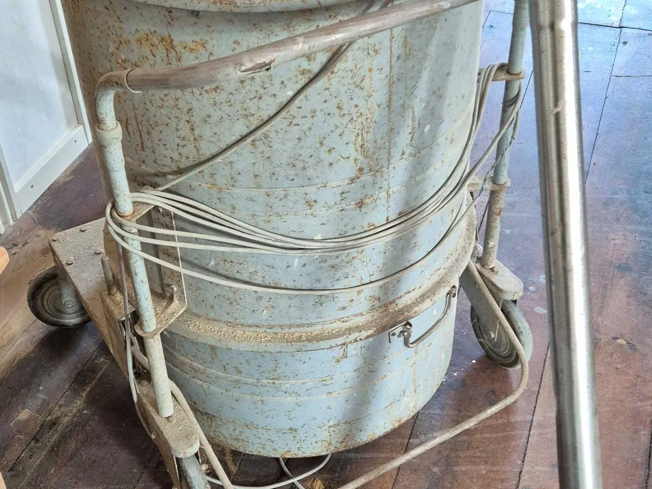 Billede 3 - 3-motores Nilfisk industristøvsuger