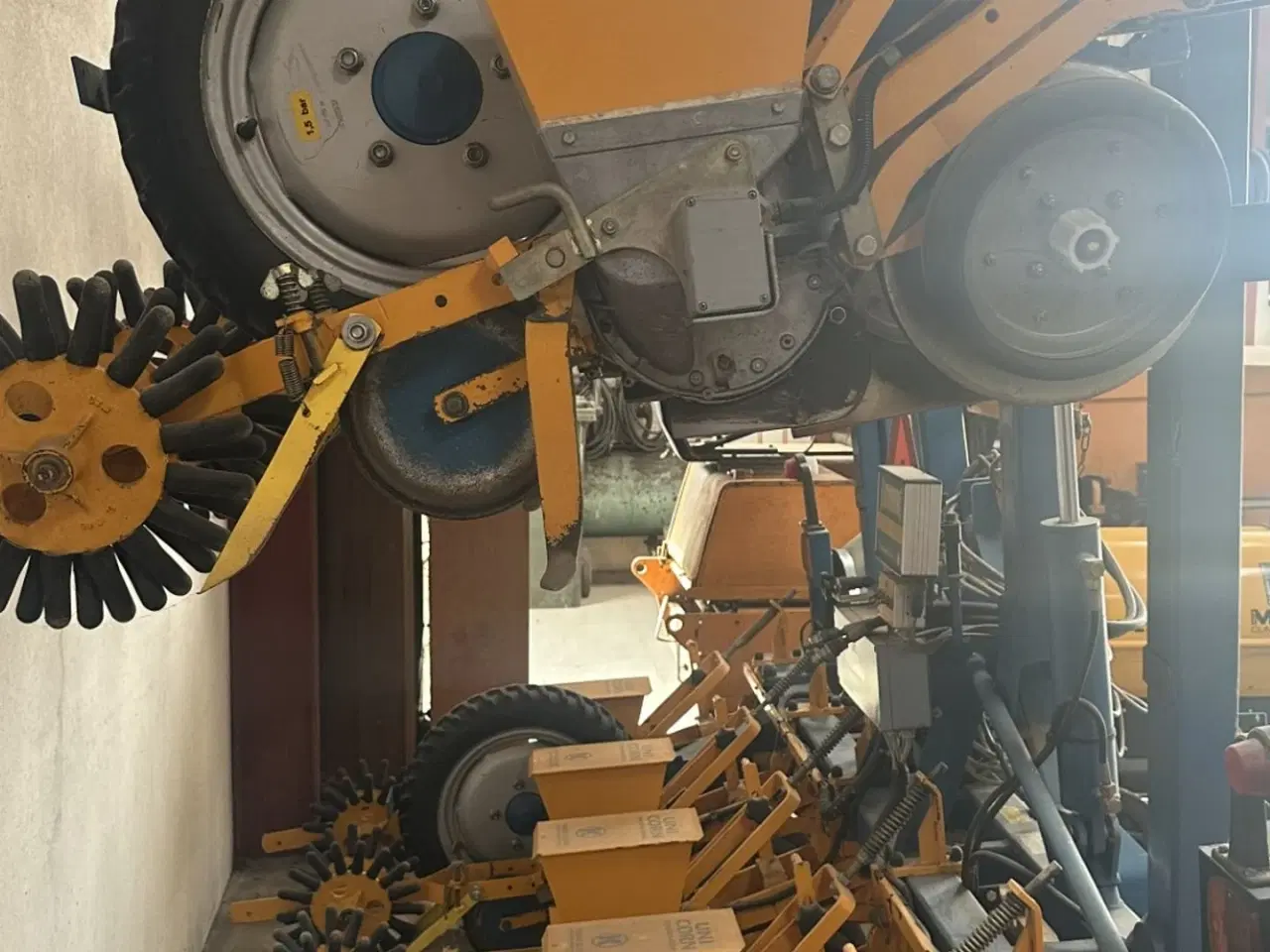 Billede 4 - Kleine Unicorn 3, 12 rækket. Med skær til direkte såning. Utrolig velholdt såmaskine.