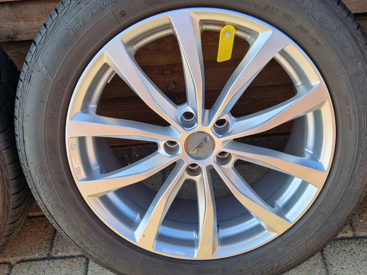 Billede 1 - Dæk med fælge 