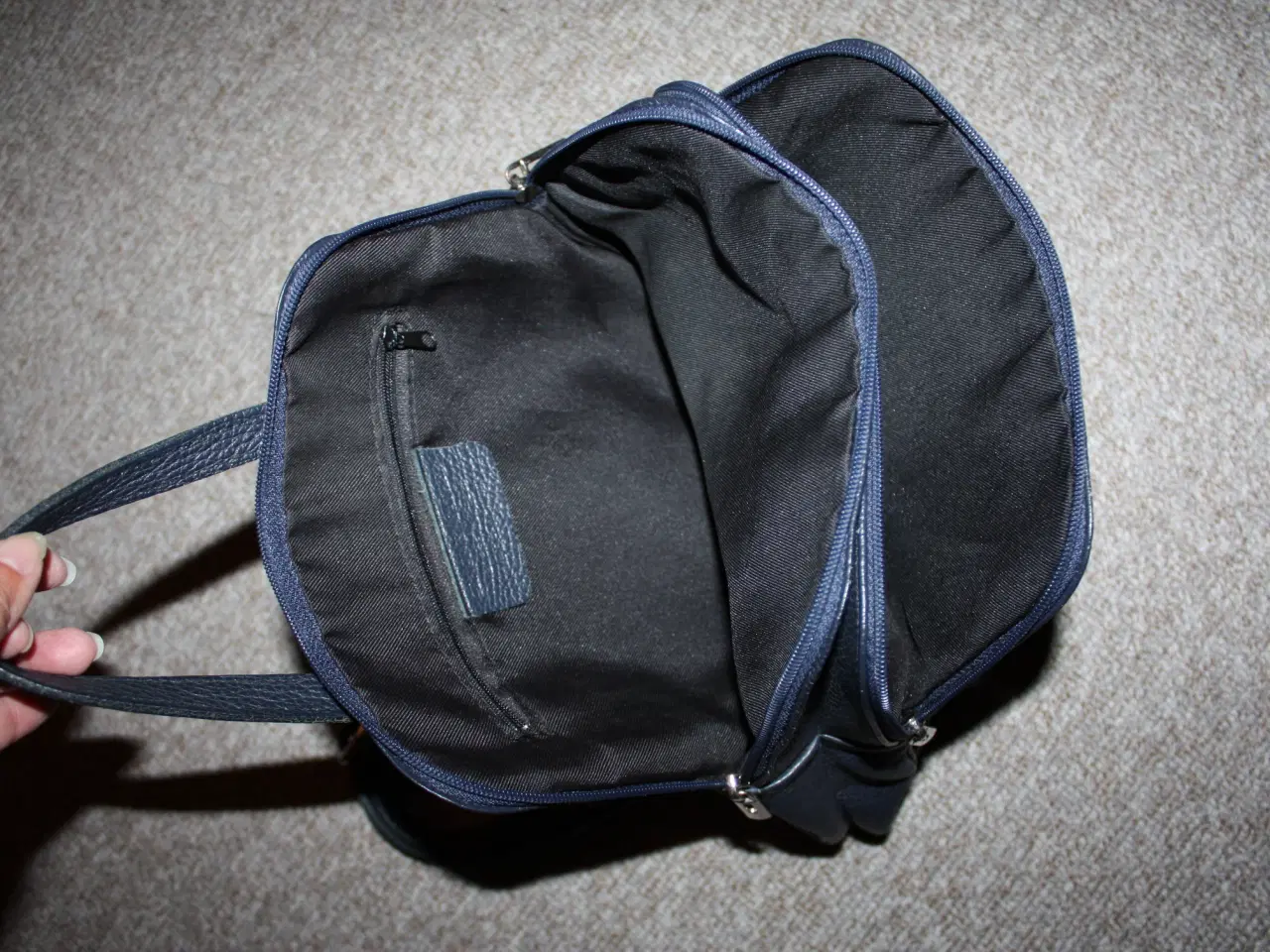 Billede 4 - Rygsæk i blå læder Som ny