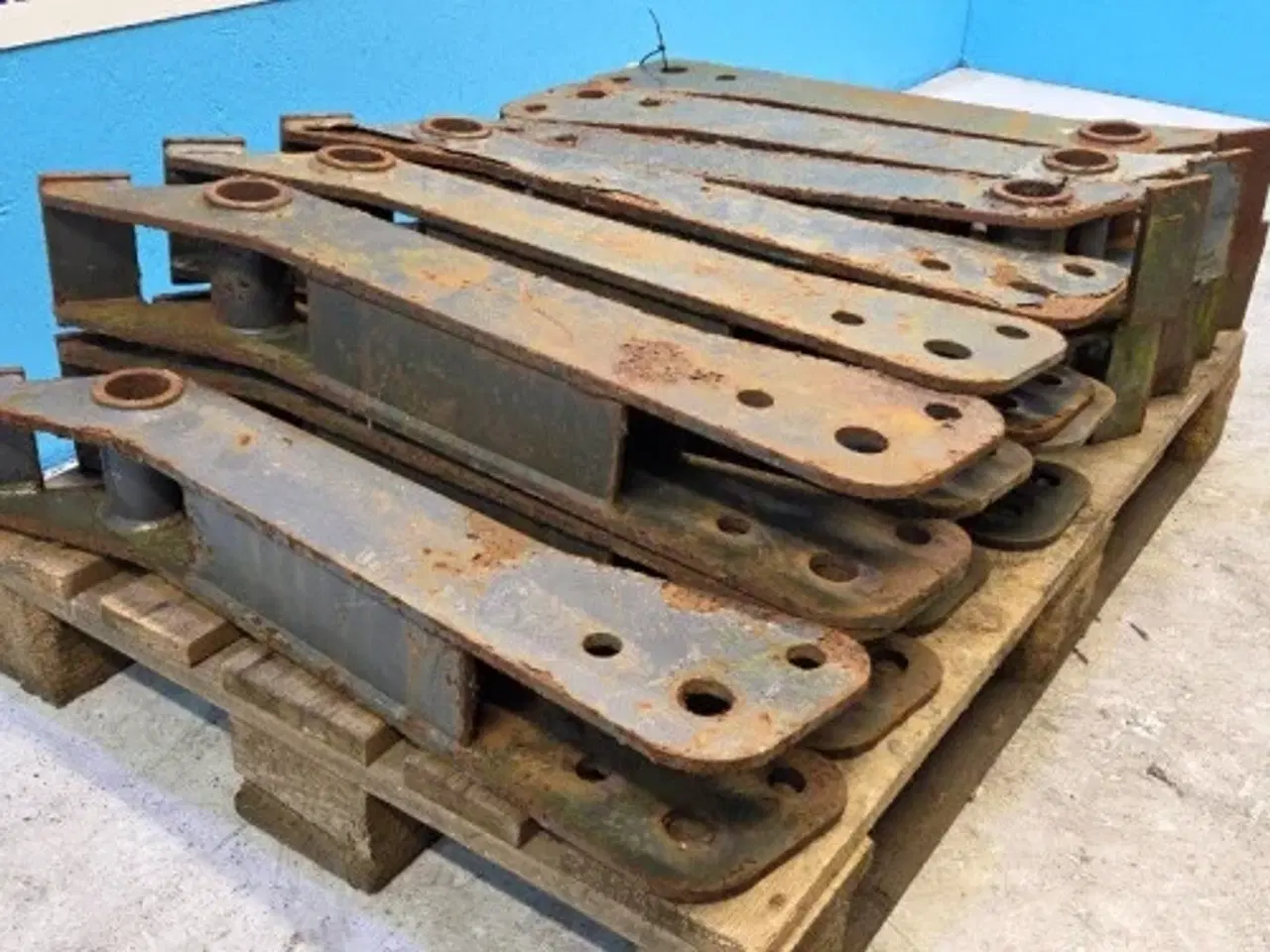 Billede 10 - New Holland B100B Support 87310368  14 Stk