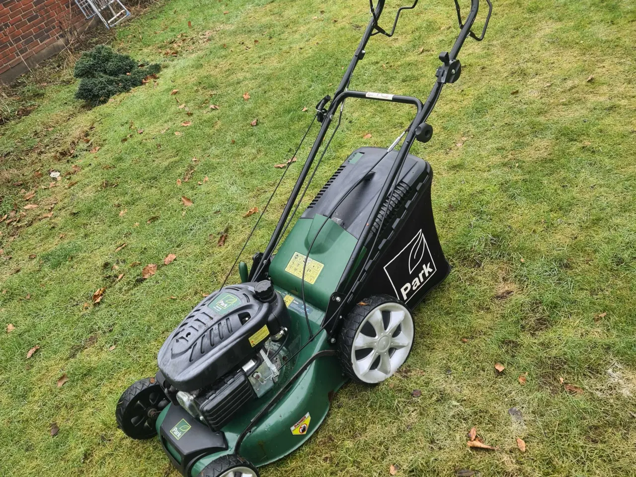 Billede 2 - Park selvkørende plæneklipper 