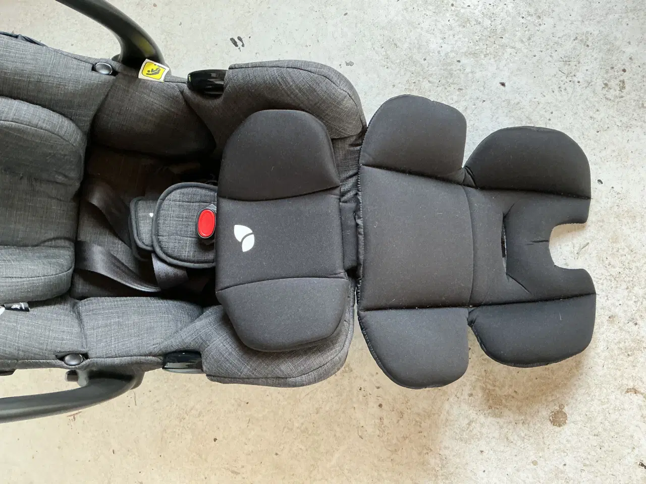 Billede 2 - Joel babyautostol med base. Som ny. Med isofix