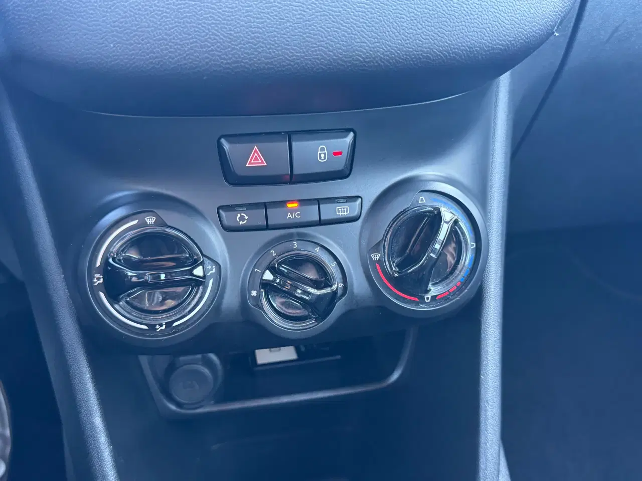 Billede 13 - 🚗 Peugeot 208 VTi 1.0 – 2015 – Økonomisk & Velhol