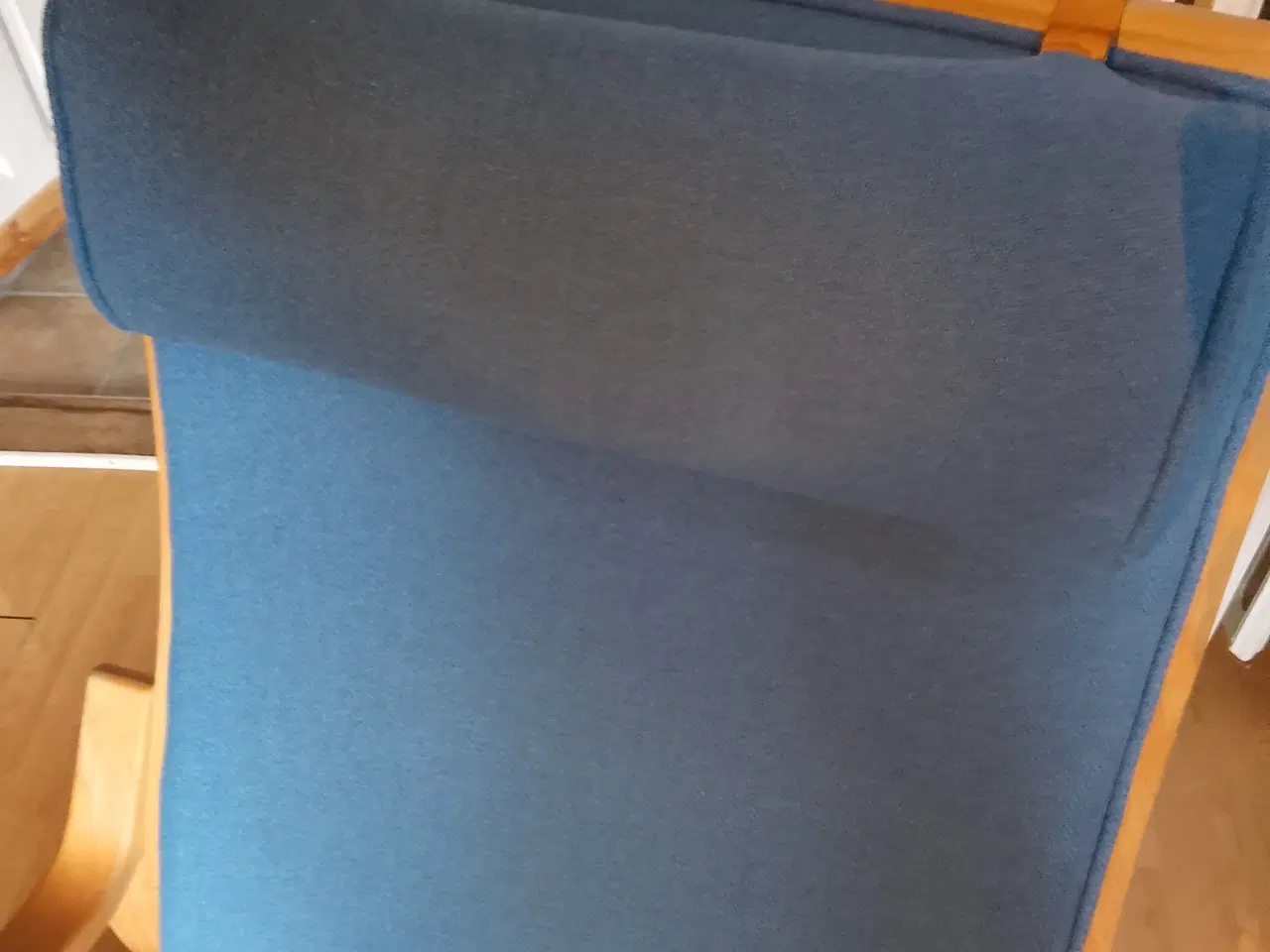 Billede 2 - Lænestol i blå betræk + taburet