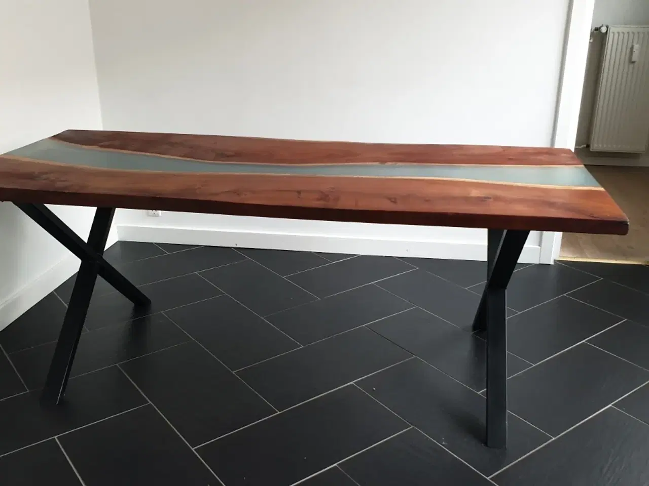 Billede 2 - Massivt River Table, Plankebord i ædeltræ