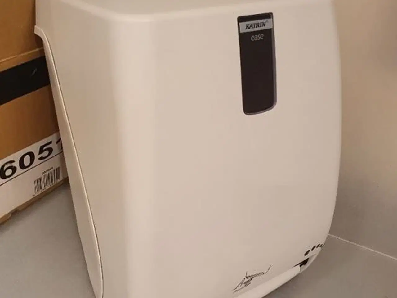 Billede 1 - Håndklædedispenser / Katrin - 956051