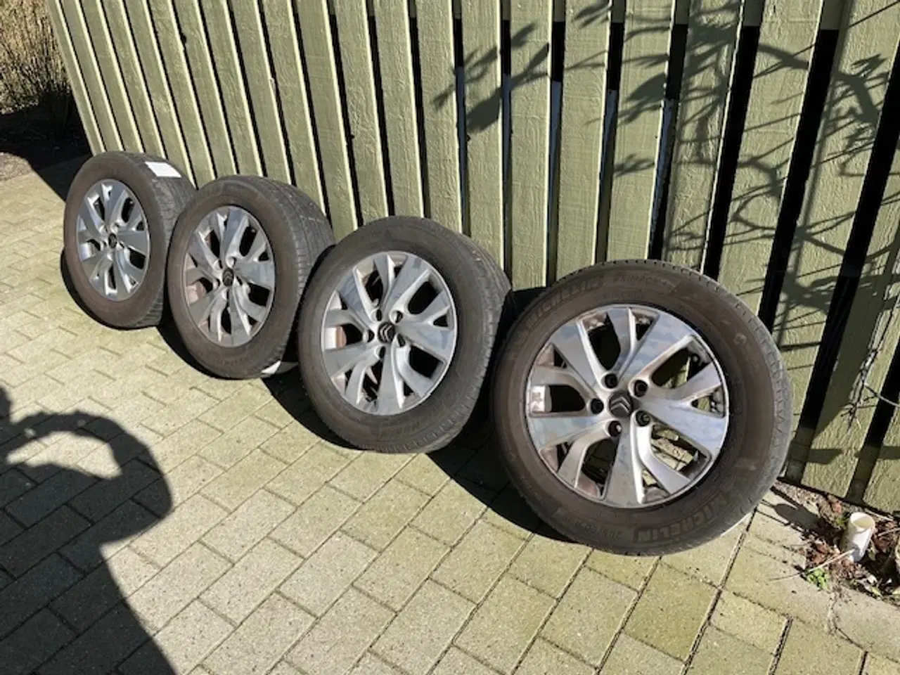 Billede 1 - 4 sommerdæk på alufælge 205/60 R16