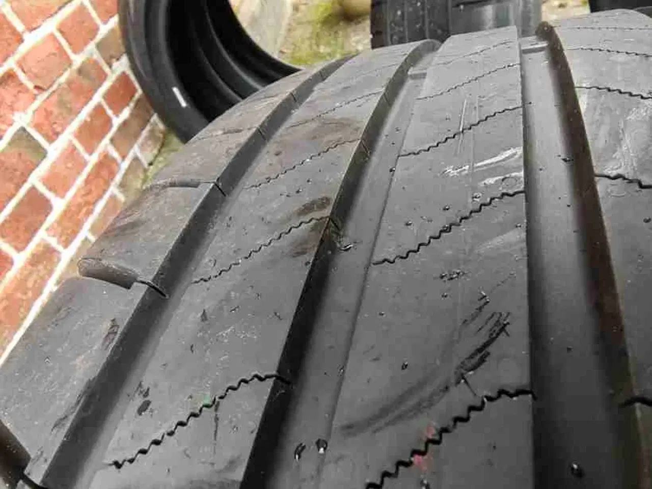 Billede 3 - Bridgestone sommerdæk 215/45R20 95H ekstra load