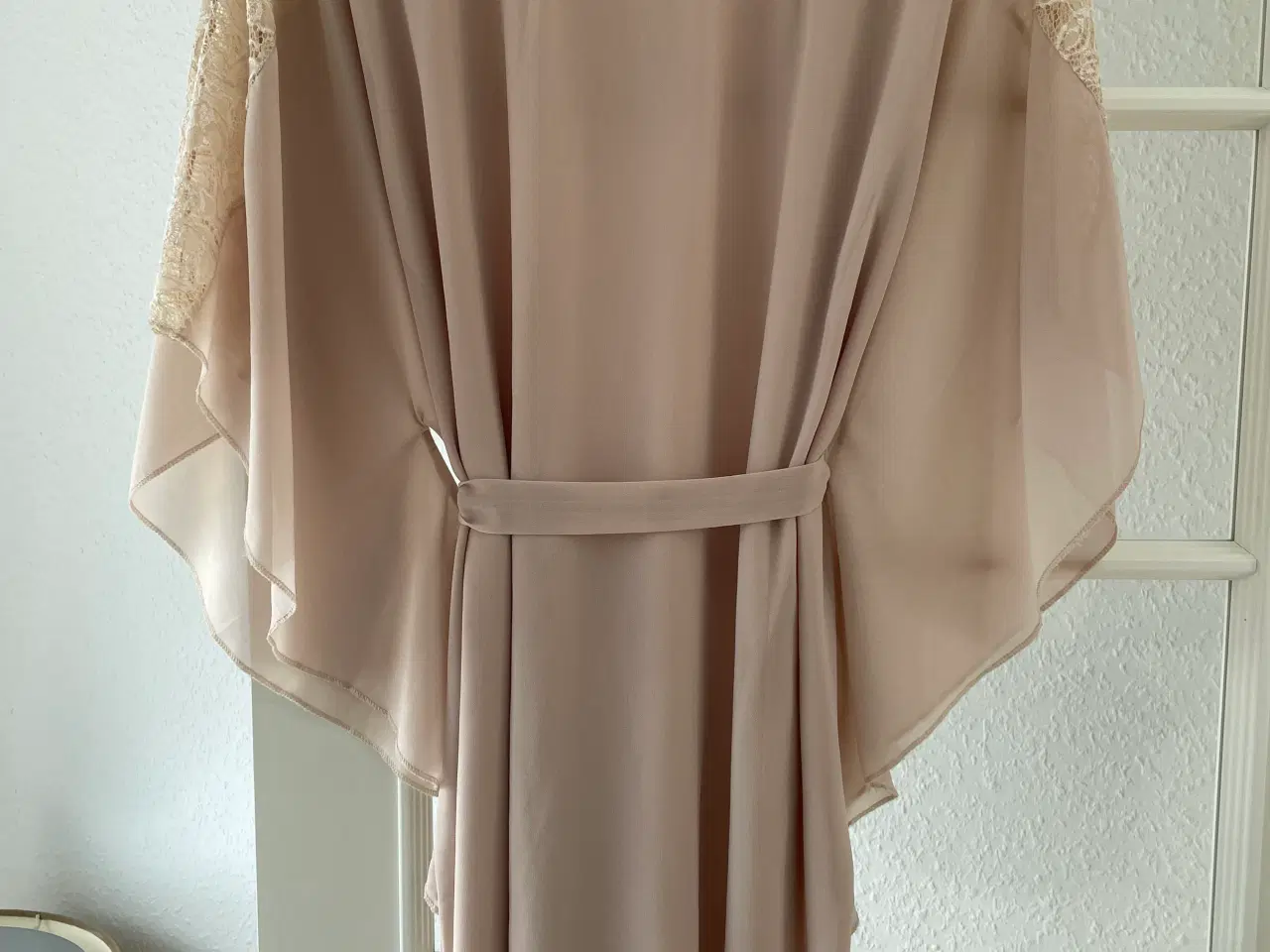 Billede 5 - Smuk kjole fransdesignet str one size