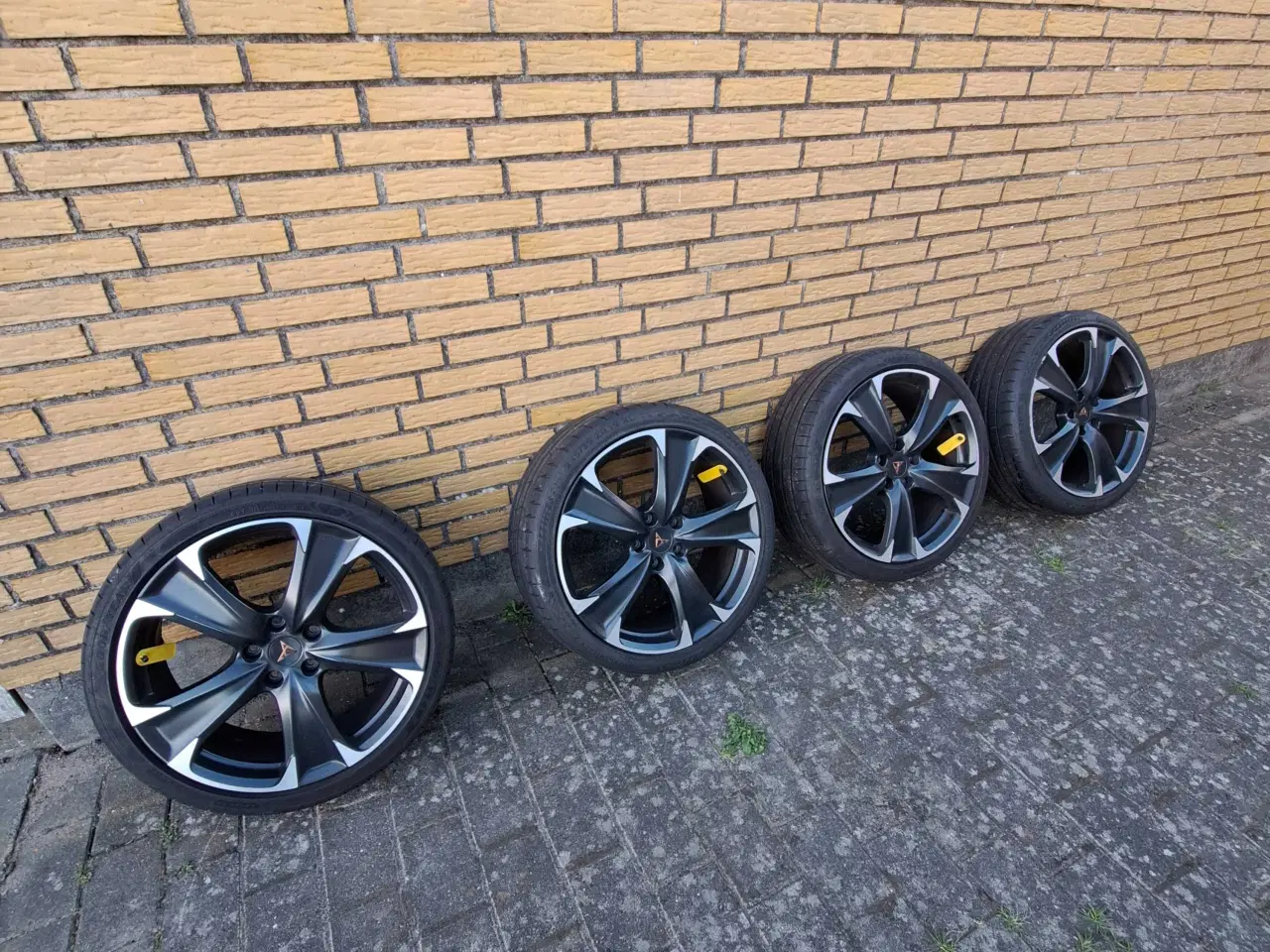 Billede 1 - Cupra fælge med sommerdæk