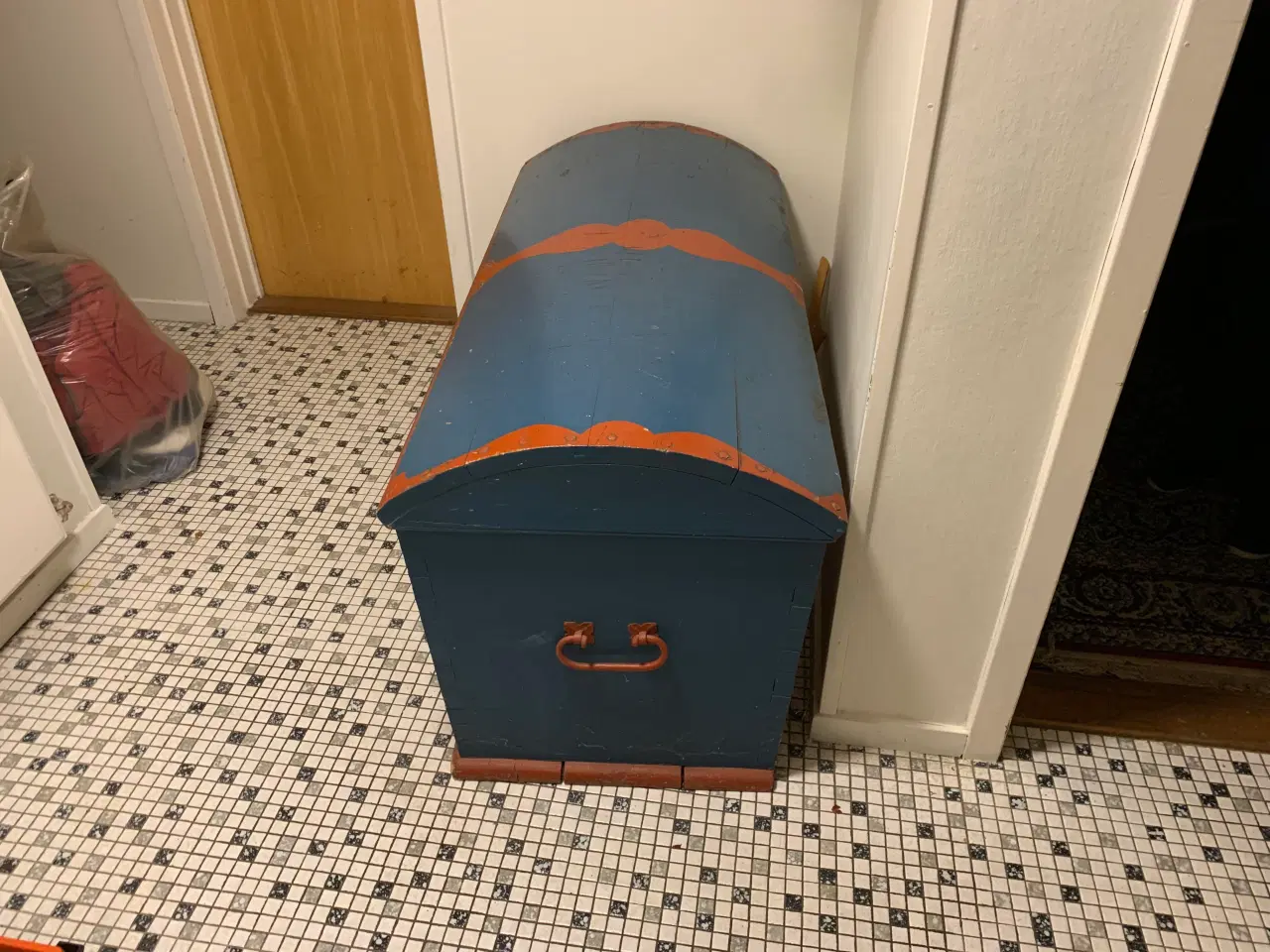 Billede 2 - Flot gammel kiste med låg