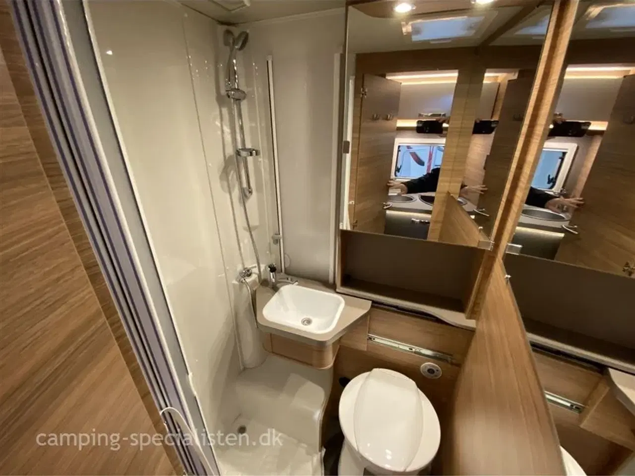 Billede 13 - 2026 - Weinsberg Pepper Edition MEG 640 Mercedes   Weinsberg CaraCompact 640 MEG Edition Pepper MB 2026 - Kan snart ses nu hos Camping-Specialisten.dk